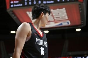 顶流！NBA官方发杨瀚森助攻集锦 多家美媒纷纷转发