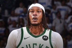 特纳开玩笑：我女朋友说我穿绿色队服很好看 这将会无缝衔接🤣