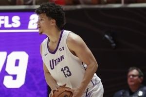 MOP的实力！克莱顿17中8得21分6板3助 最后时刻伤退