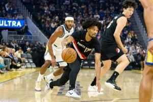 媒体人：杨瀚森在CBA形成的移动掩护坏习惯 在最后时刻暴露出来