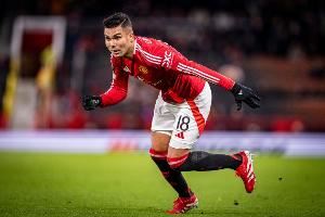 记者：卡塞米罗缺席曼联队内训练，乌加特可能顶替他首发出战