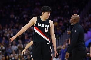 媒体人：杨瀚森首秀我认为是及格的 即便是弗拉格表现也并不优秀