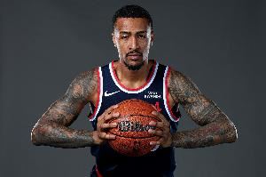 这正负值啥情况？科林斯出战12分拿到2分3板2断 +23断档领先