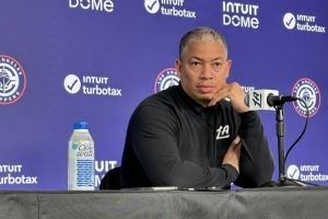 卢谈四连败：我们奋起直追没有让比分拉开 战术跑出来了但球没进