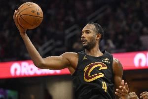 进攻高效！莫布里半场8中6拿到16分2板1助1帽 首节独得11分