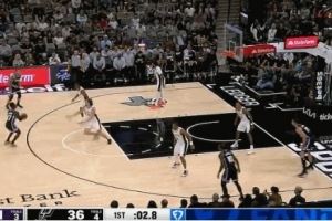 不容易！施罗德单打撤步命中准压哨三分 国王全队首节唯一三分